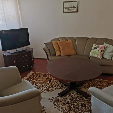 Charming 2-bed With Sauna Facility